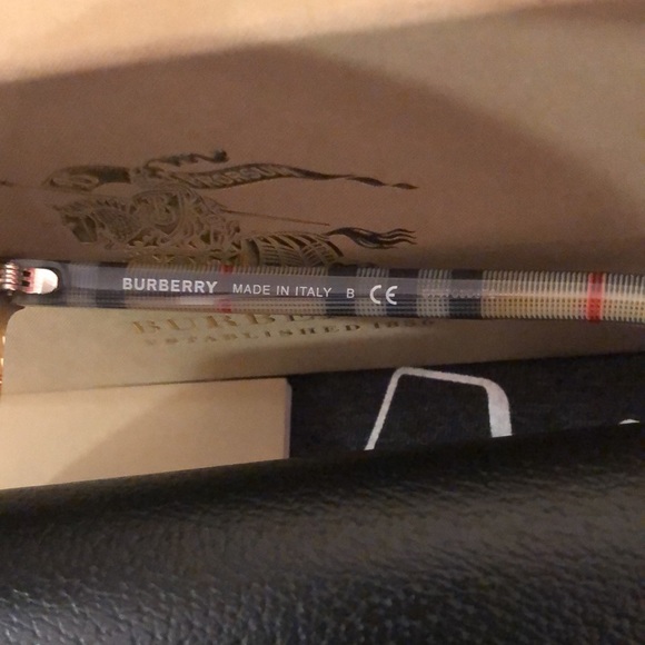 NWOT! Authentic Burberry sunglasses with box and case - Picture 7 of 8